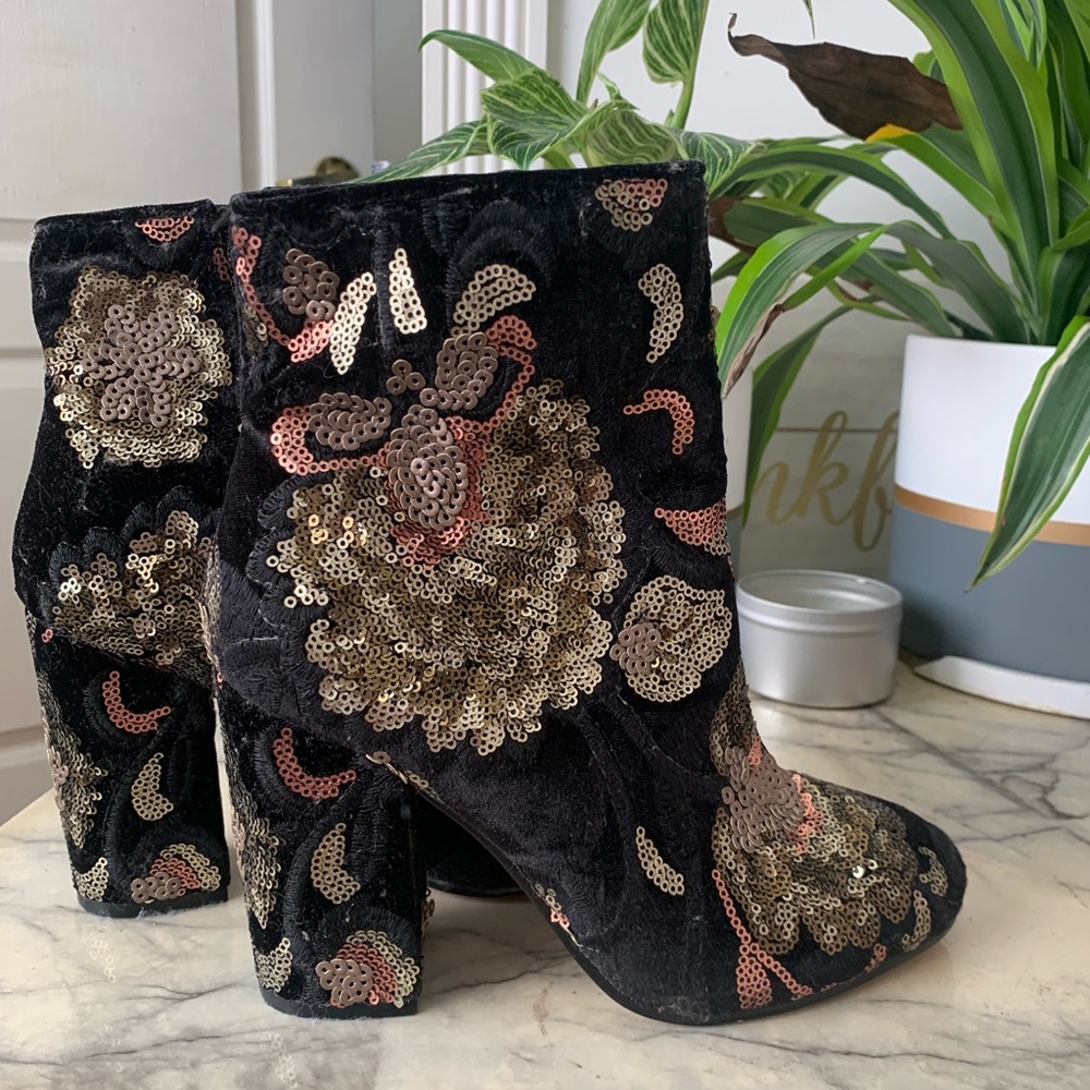 Aldo black velvet booties embellished with sequin design.Size 7!